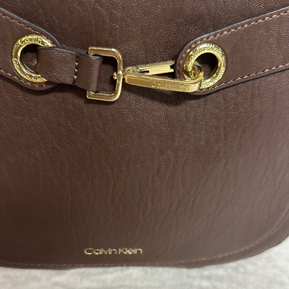 Calvin Klein Brown Shoulder Bag with Hobo Silhouette - Picture 3 of 16